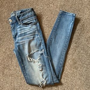 Super cute American Eagle Ripped Skinny Jeggings